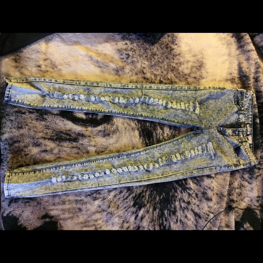 Ripped jeans - Picture 2 of 3